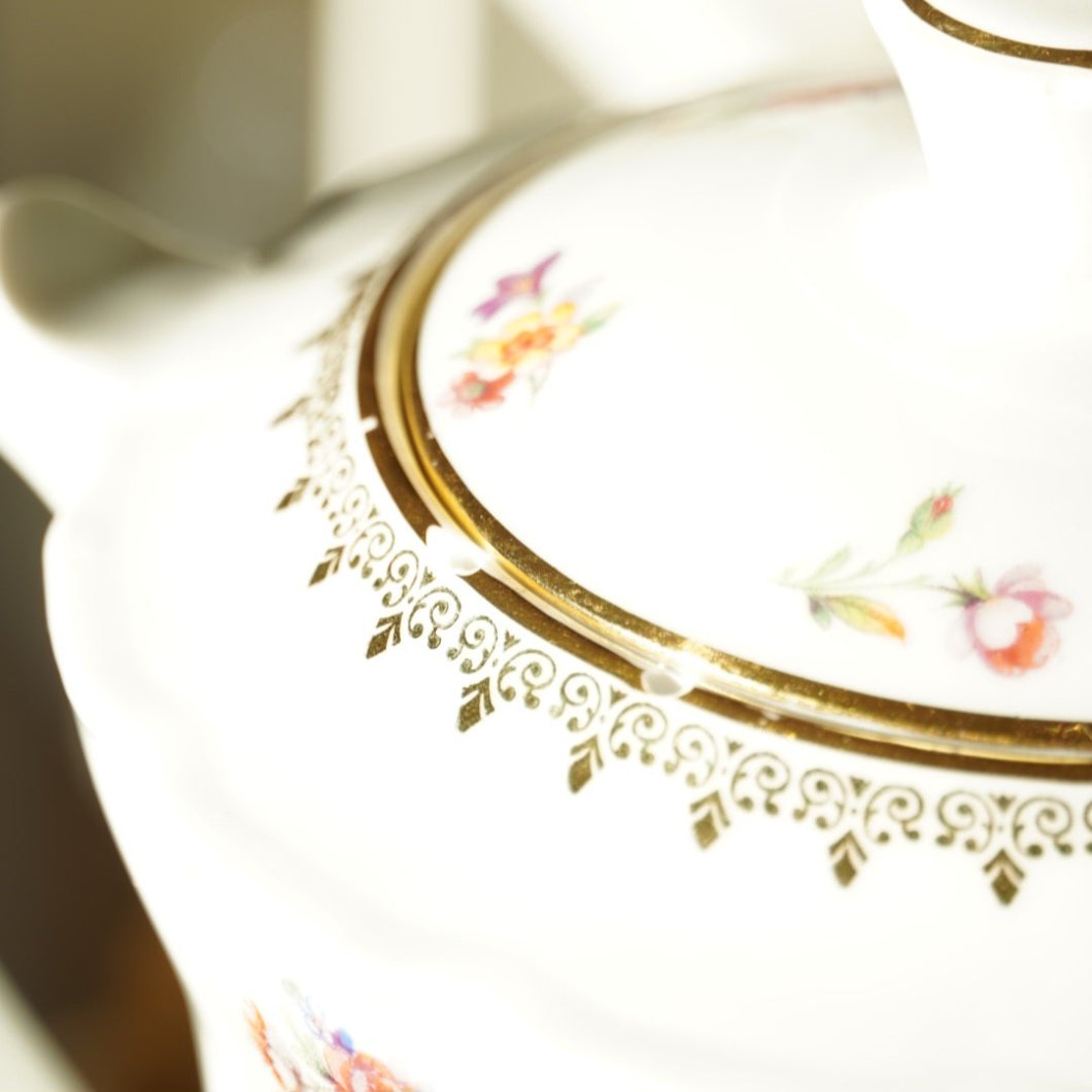 Service à thé ou à café en porcelaine émail de Limoges vintage