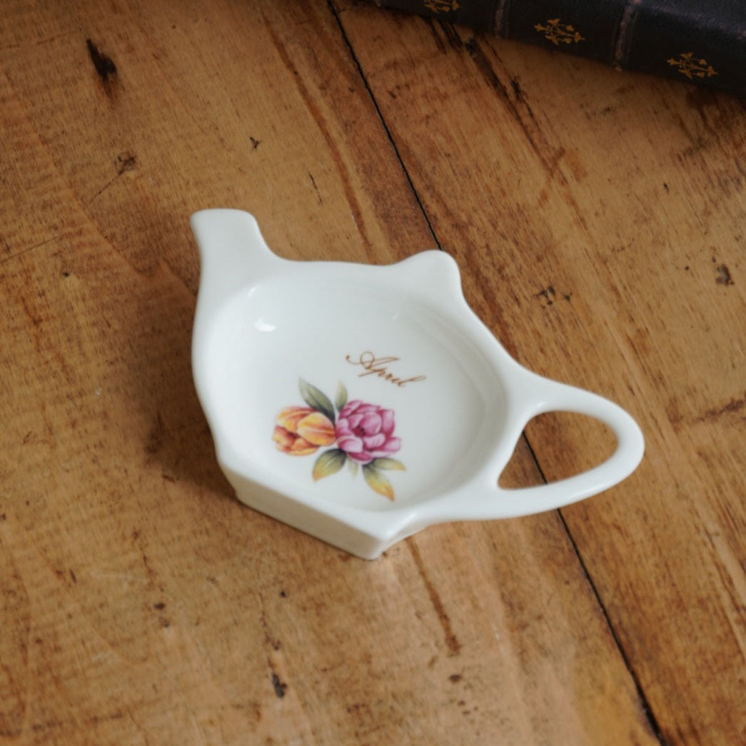 Repose-sachet "April" du mois d'Avril en porcelaine anglaise fleurie Windsor