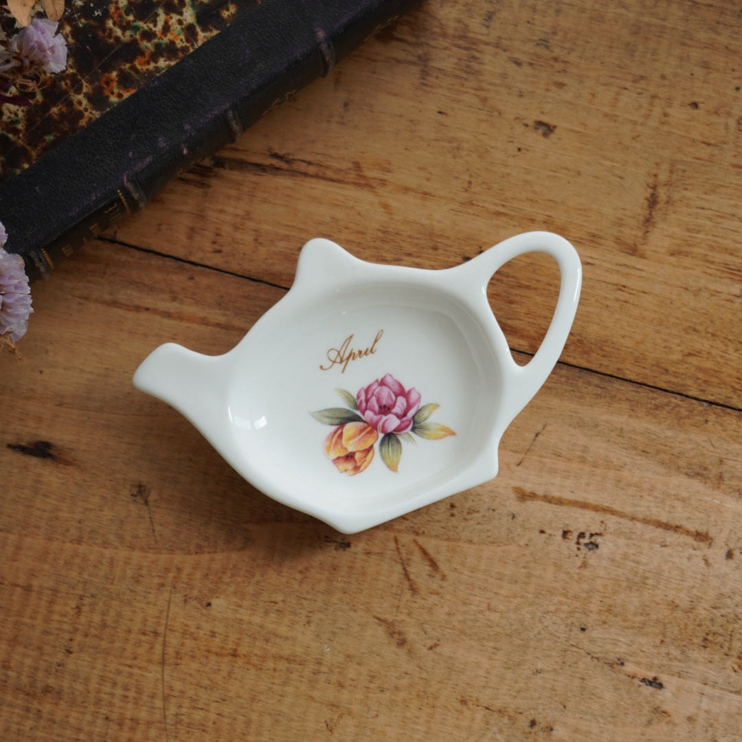 Repose-sachet "April" du mois d'Avril en porcelaine anglaise fleurie Windsor