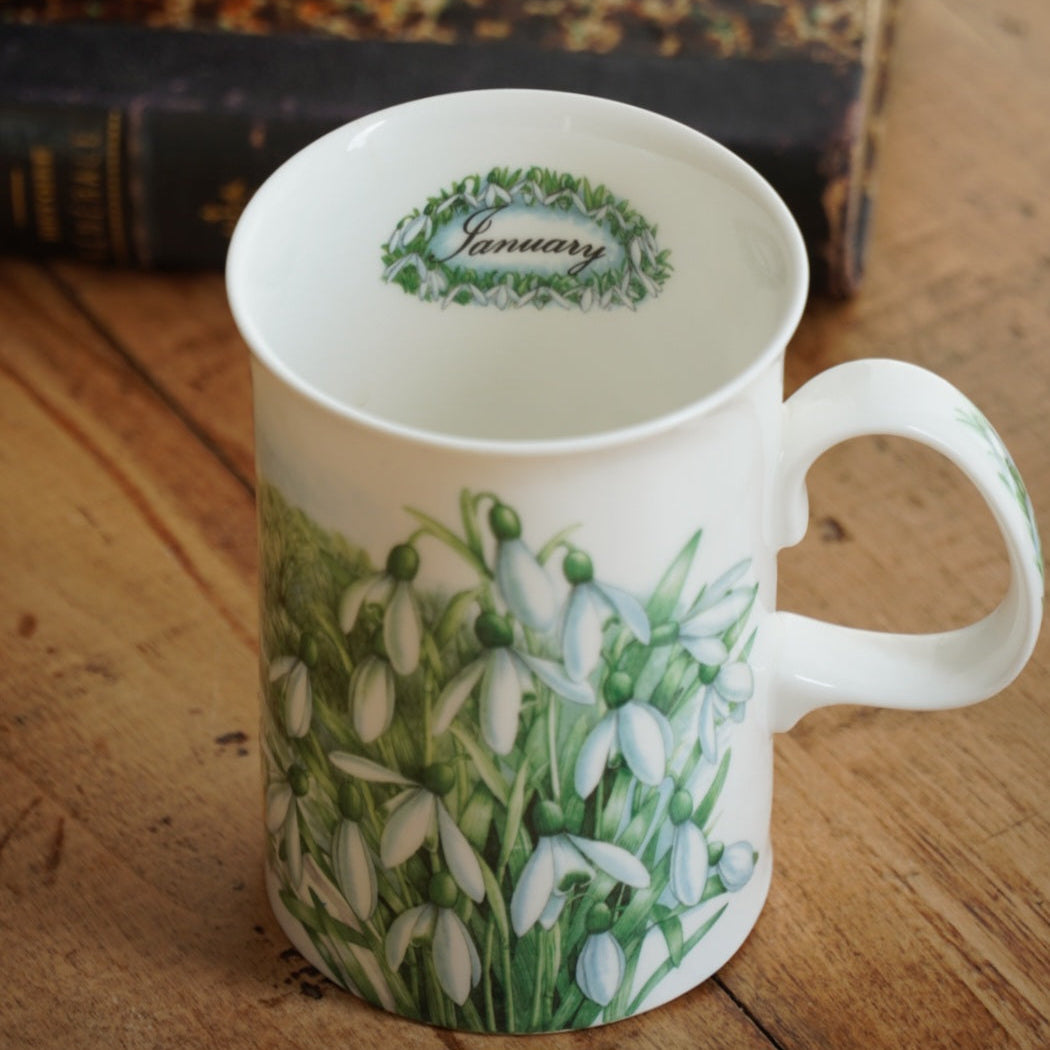 Mug "Snow" du mois de Janvier en porcelaine anglaise fleurie Dunoon