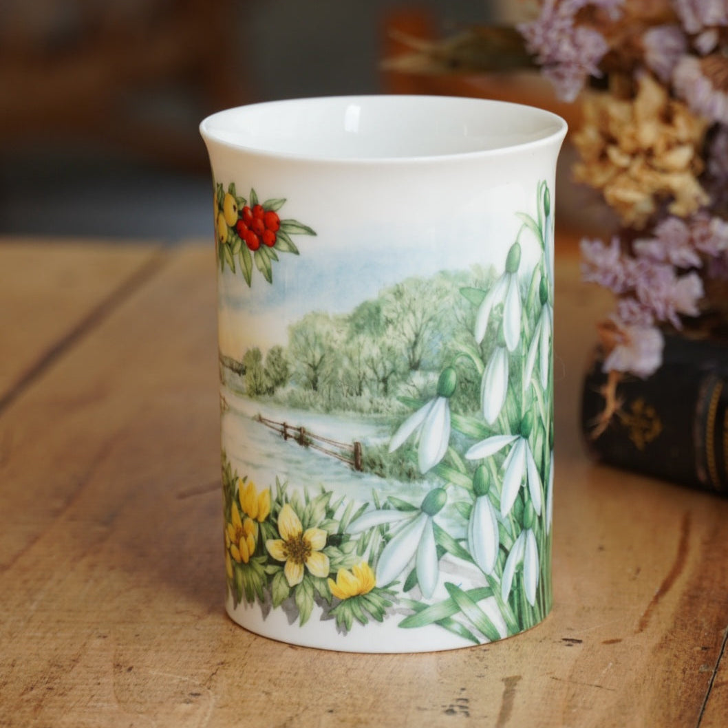 Mug "Snow" du mois de Janvier en porcelaine anglaise fleurie Dunoon