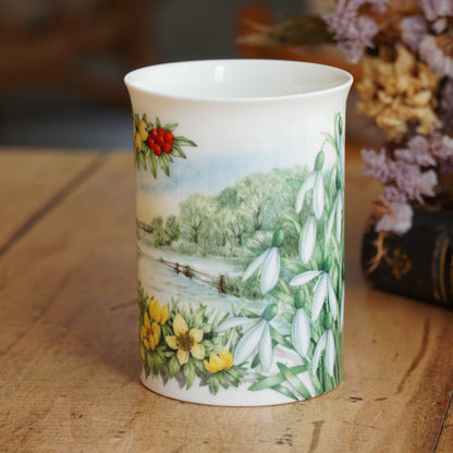 Mug "Snow" du mois de Janvier en porcelaine anglaise fleurie Dunoon