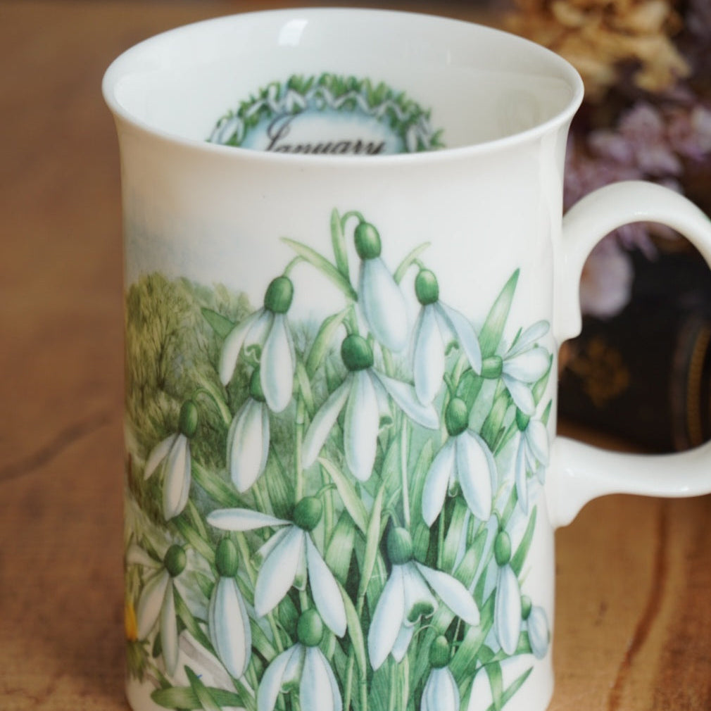 Mug "Snow" du mois de Janvier en porcelaine anglaise fleurie Dunoon