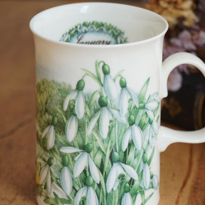 Mug "Snow" du mois de Janvier en porcelaine anglaise fleurie Dunoon