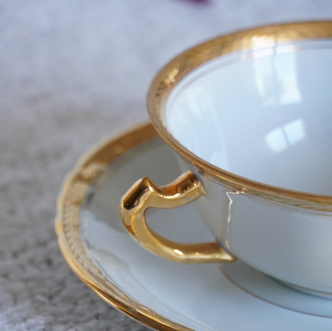 Tasse "Anastasie" trembleuse en porcelaine française