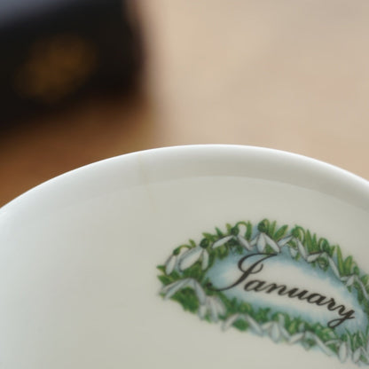 Mug "Snow" du mois de Janvier en porcelaine anglaise fleurie Dunoon