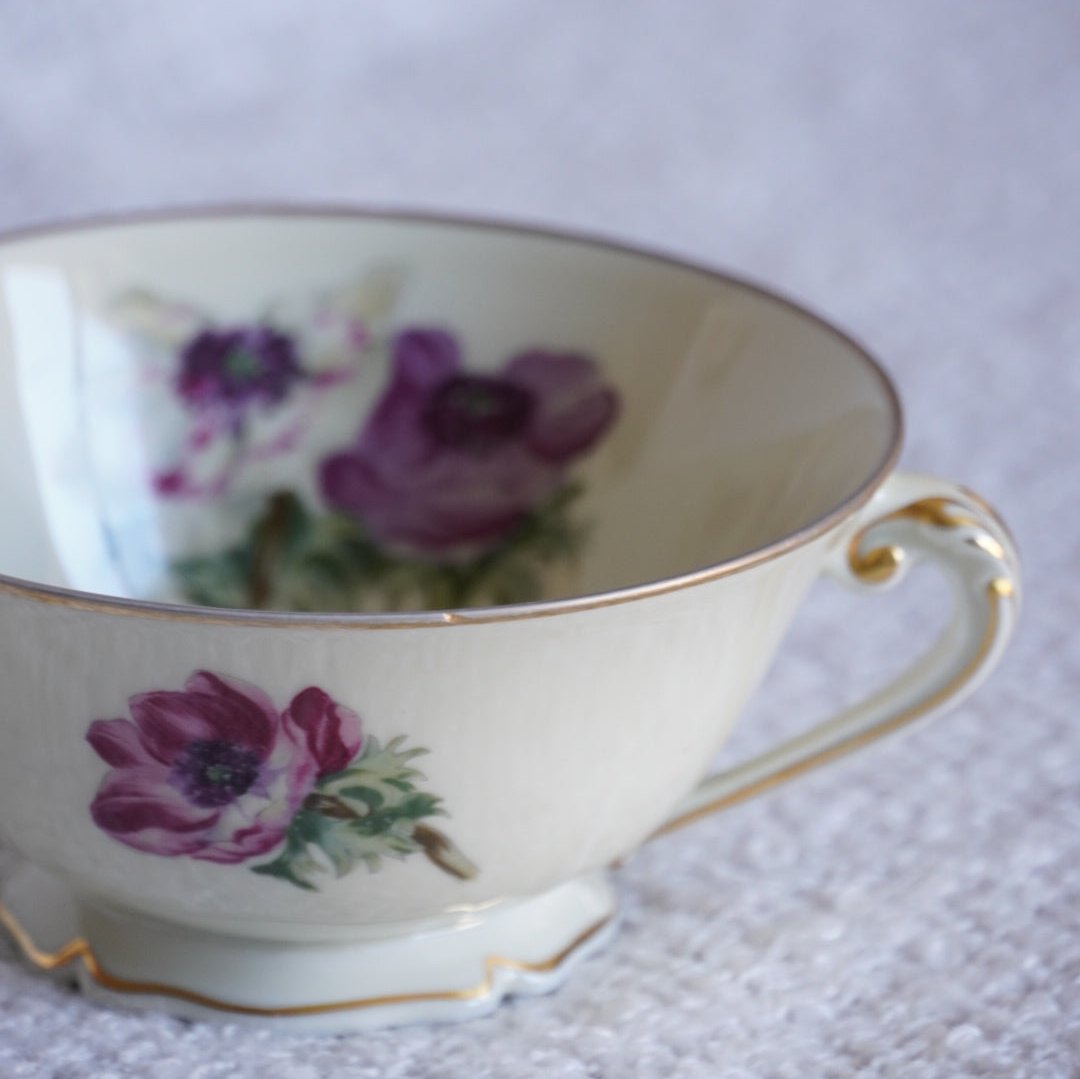 Tasse "Suzanne" en porcelaine de Limoges Ancienne Manufacture Royale