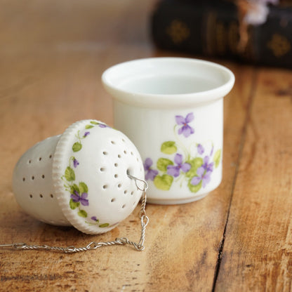 Boule à thé "Ianthe" et support en porcelaine allemande fleurie Kaiser