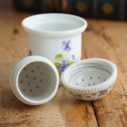 Boule à thé "Ianthe" et support en porcelaine allemande fleurie Kaiser
