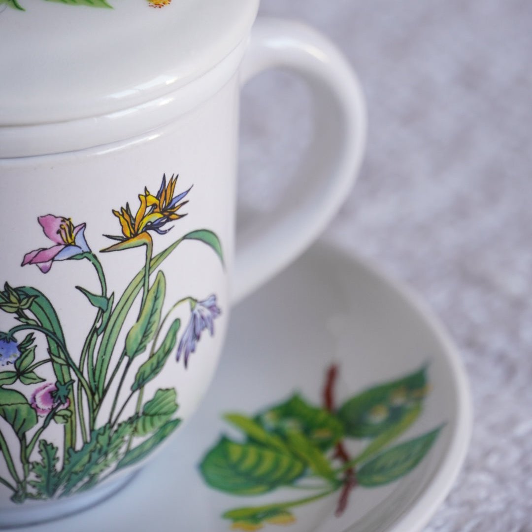 Tisanière "Violette" en porcelaine fleurie et son infusette