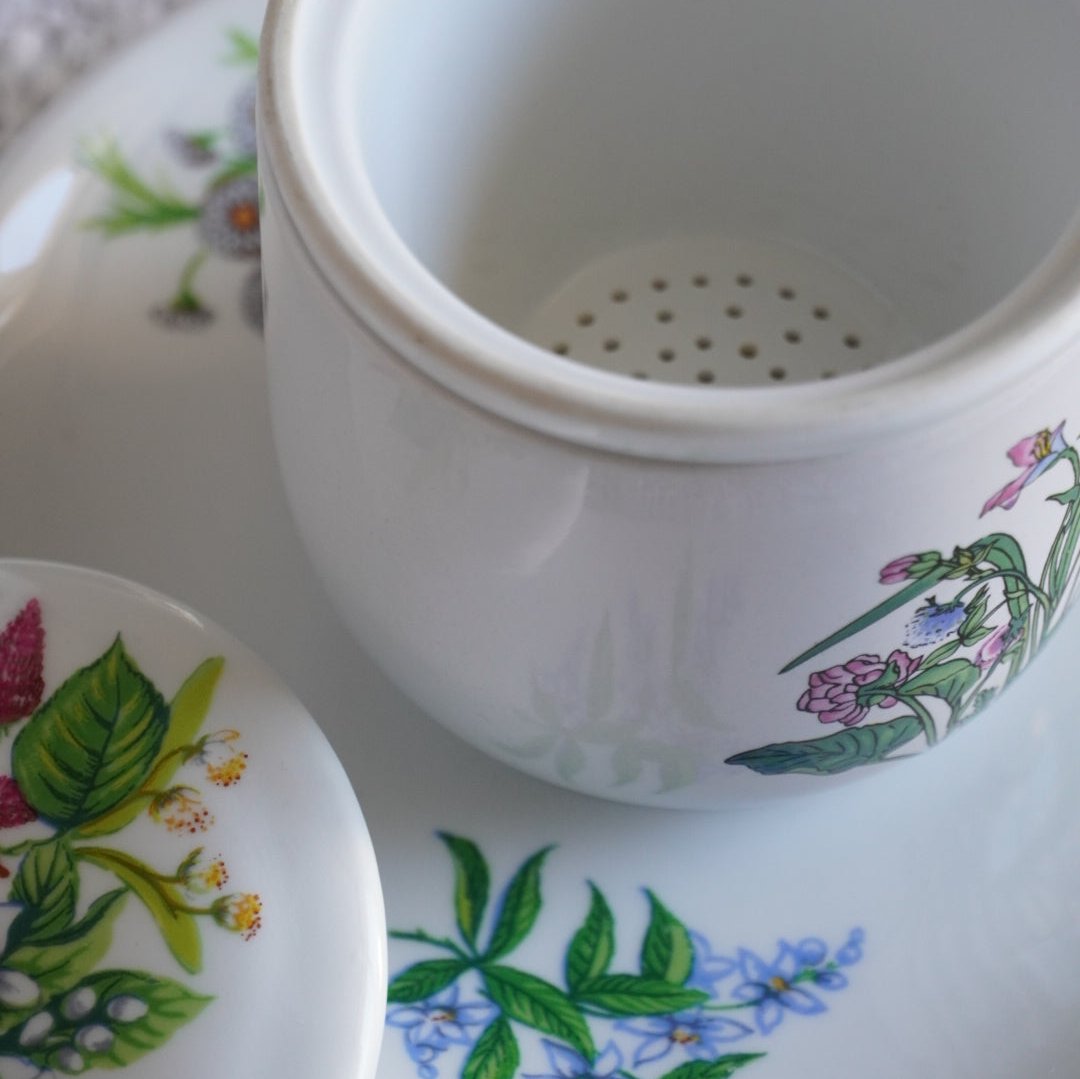 Tisanière "Violette" en porcelaine fleurie et son infusette