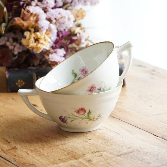 Tête-à-tête de tasses "Francine" en porcelaine fleurie et dorée de Limoges F.R.G