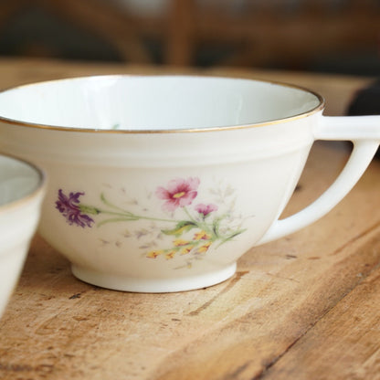 Tête-à-tête de tasses "Francine" en porcelaine fleurie et dorée de Limoges F.R.G