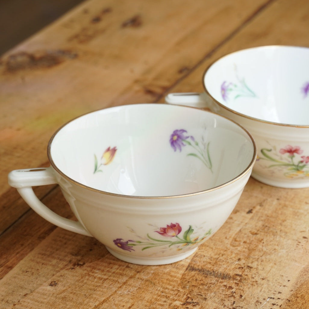 Tête-à-tête de tasses "Francine" en porcelaine fleurie et dorée de Limoges F.R.G