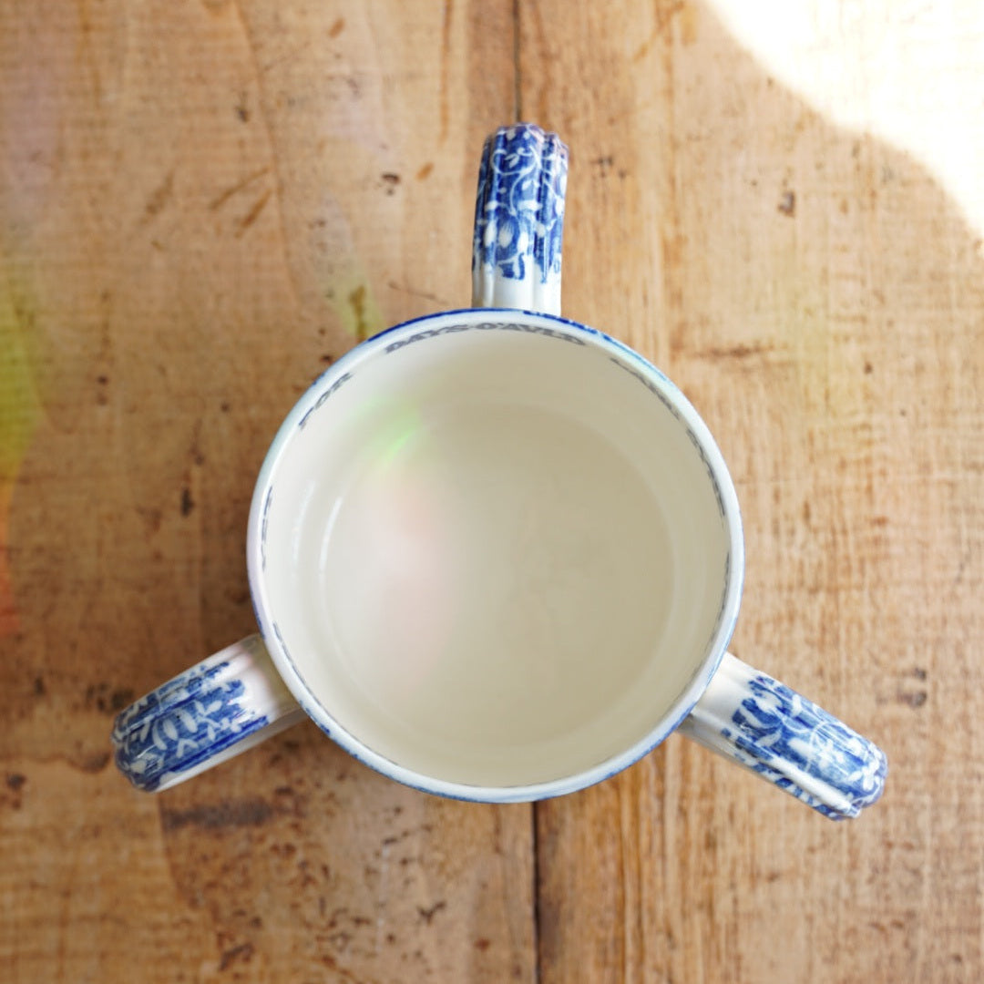 Mug "Aretha" à 3 anses en porcelaine anglaise aux paysages de campagne bleutés style Italien signé Spode Copeland (rare)