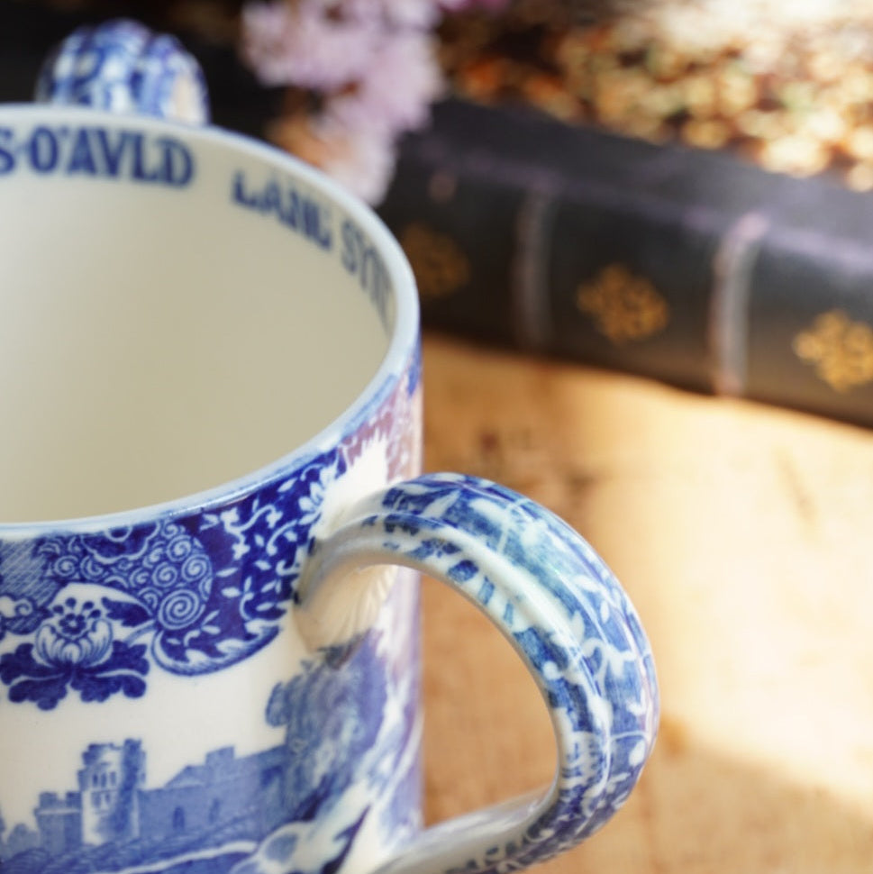 Mug "Aretha" à 3 anses en porcelaine anglaise aux paysages de campagne bleutés style Italien signé Spode Copeland (rare)