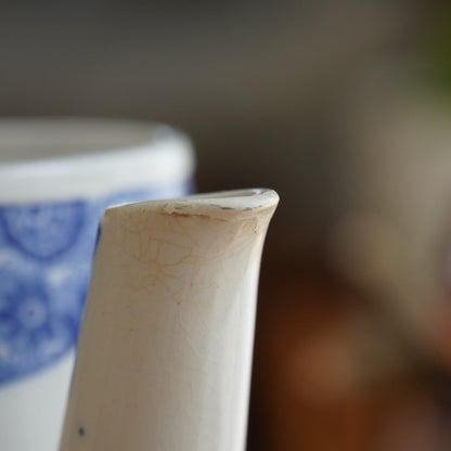 Théière "Aretha" en porcelaine anglaise aux paysages de campagne bleutés style Italien signé Spode Copeland (rare)