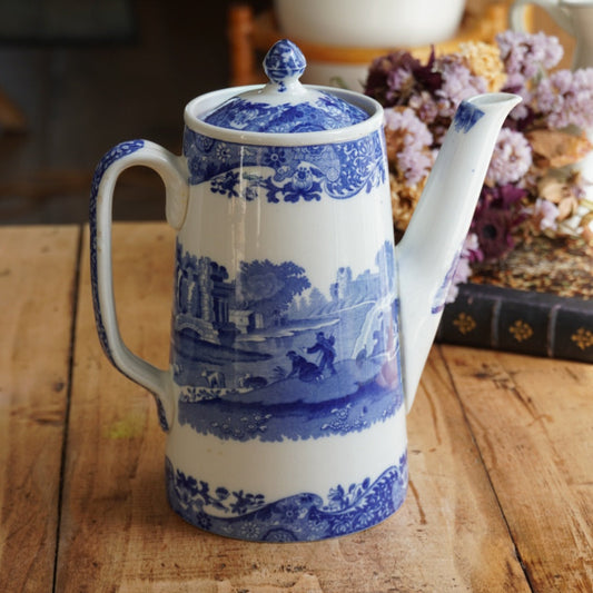 Théière "Aretha" en porcelaine anglaise aux paysages de campagne bleutés style Italien signé Spode Copeland (rare)