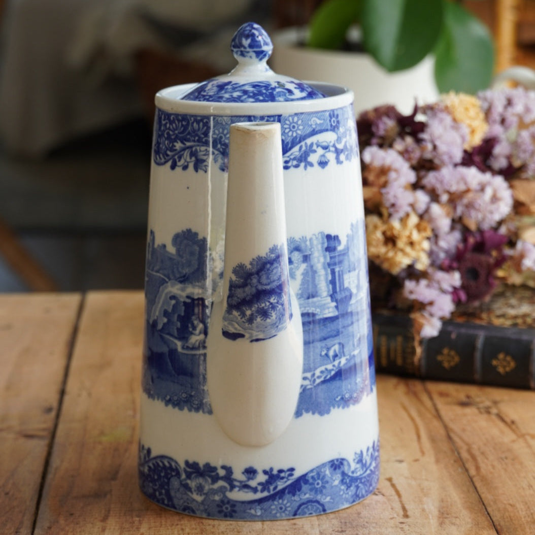 Théière "Aretha" en porcelaine anglaise aux paysages de campagne bleutés style Italien signé Spode Copeland (rare)