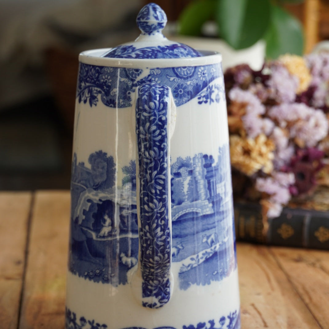 Théière "Aretha" en porcelaine anglaise aux paysages de campagne bleutés style Italien signé Spode Copeland (rare)