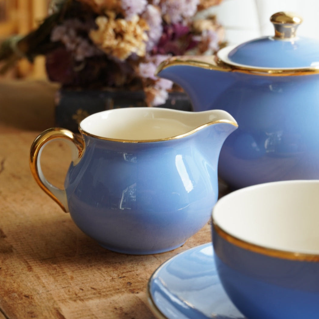 Service à thé ou à café solitaire "Fynn" en faïence allemande bleue et dorée Villeroy & Boch