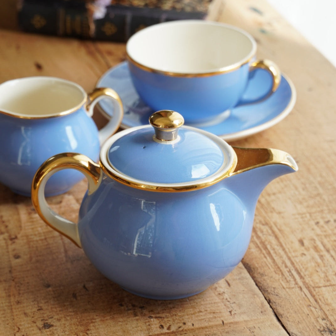 Service à thé ou à café solitaire "Fynn" en faïence allemande bleue et dorée Villeroy & Boch
