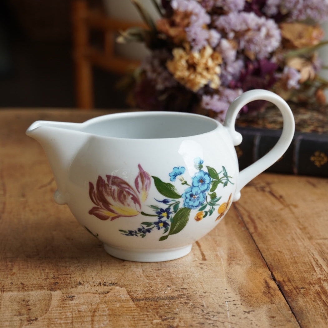 Pot à lait "Guiette" en porcelaine fleurie