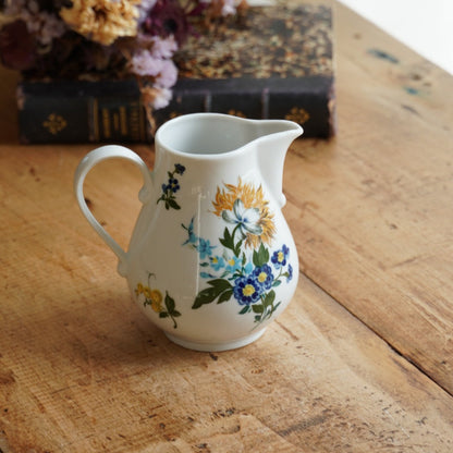 Pot à lait "Beate" en porcelaine allemande fleurie Kahla