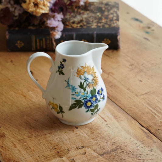 Pot à lait "Beate" en porcelaine allemande fleurie Kahla