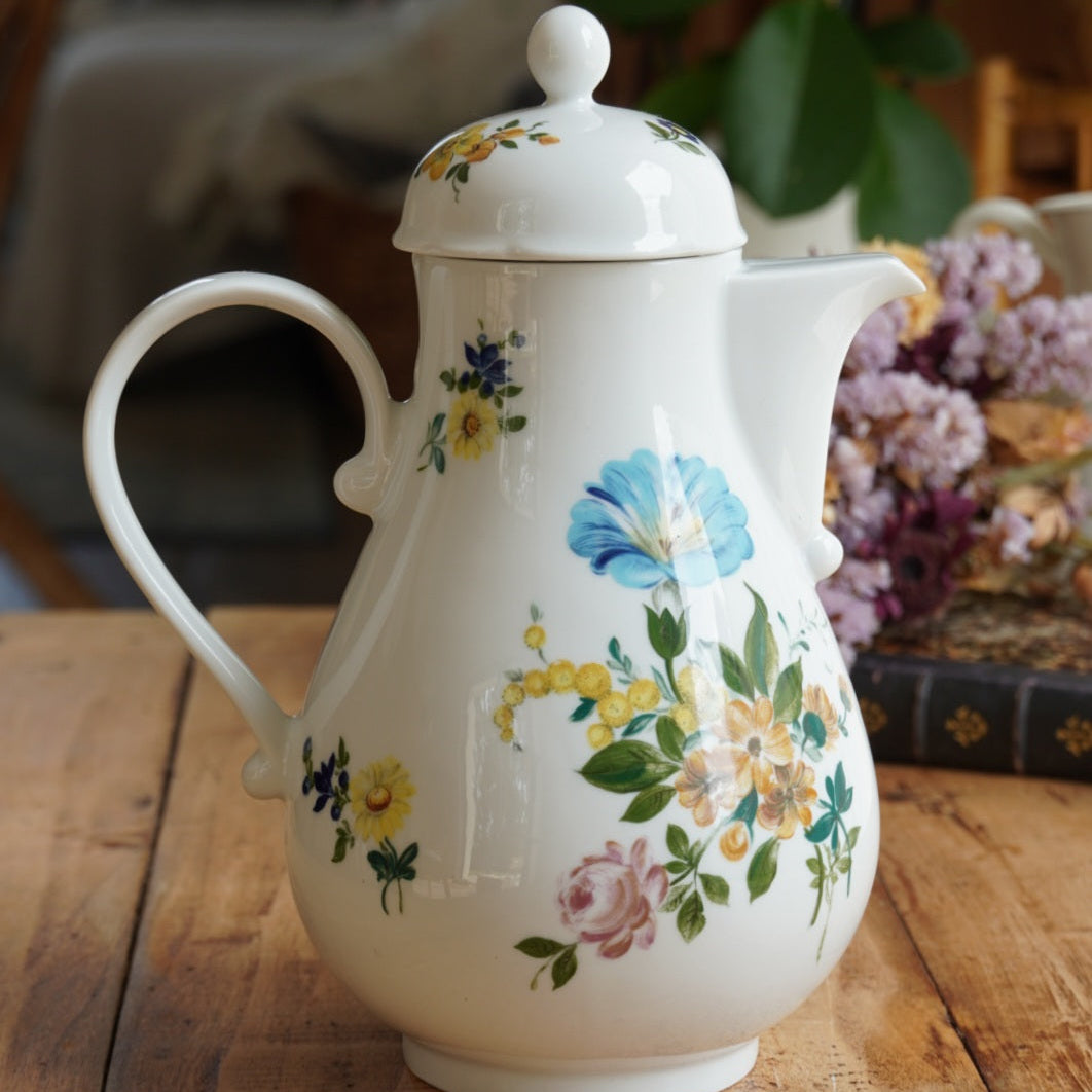 Théière ou cafetière "Beate" en porcelaine allemande fleurie colorée Kahla