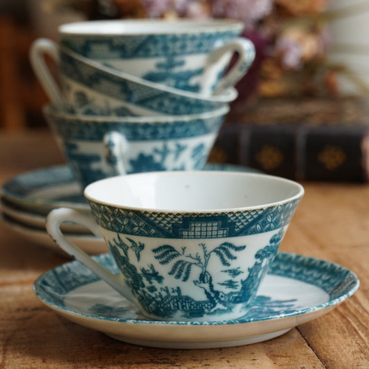 Ensemble de petites tasses "Ayamé" en porcelaine fine japonaise aux motifs bleutés (lot de 4)