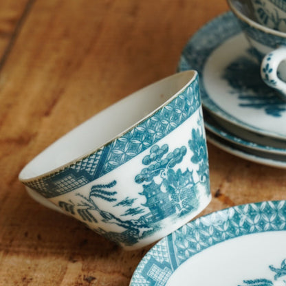 Ensemble de petites tasses "Ayamé" en porcelaine fine japonaise aux motifs bleutés (lot de 4)