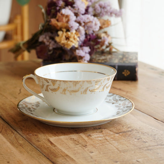 Grande tasse "Geffrine" en porcelaine française dorée FD Chauvigny