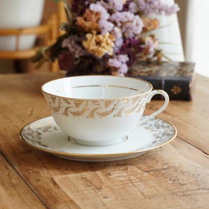 Grande tasse "Geffrine" en porcelaine française dorée FD Chauvigny