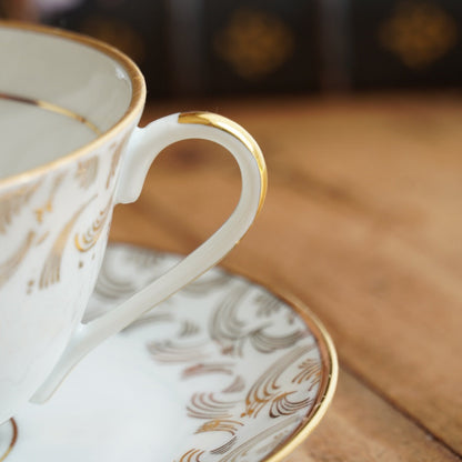 Grande tasse "Geffrine" en porcelaine française dorée FD Chauvigny