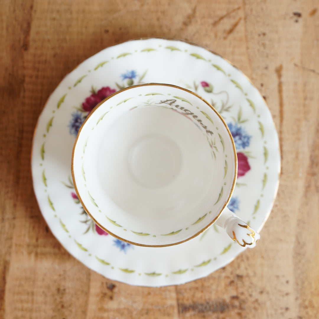 Petite tasse "August" en porcelaine anglaise fleurie et dorée du mois d'Août Royal Albert