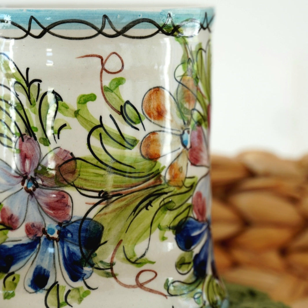 Tasse ”Estela” en porcelaine portugaise fleurie peinte à la main