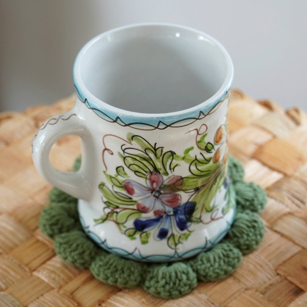 Tasse ”Estela” en porcelaine portugaise fleurie peinte à la main