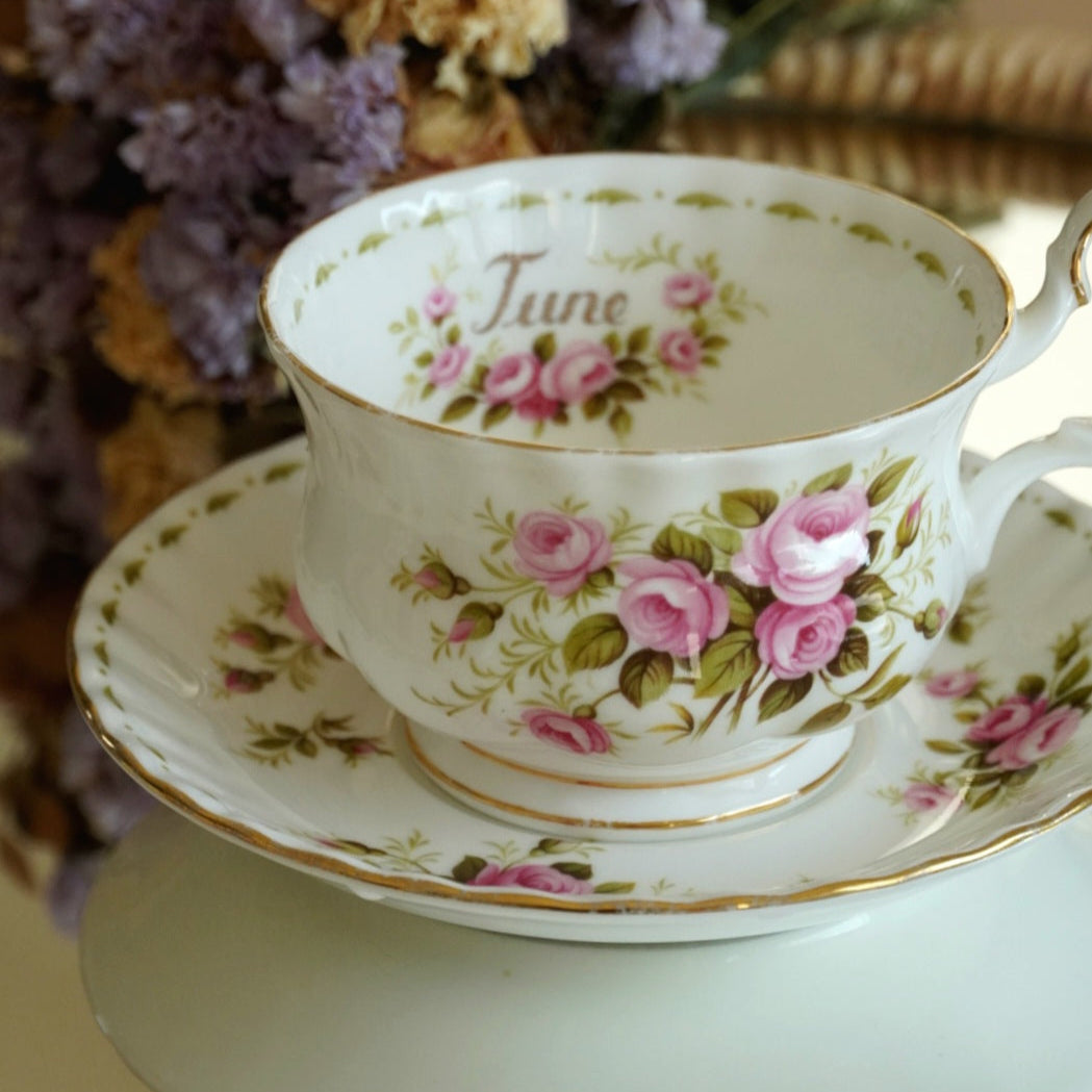 Tasse "Summer" en porcelaine anglaise Royal Albert mois de Juin
