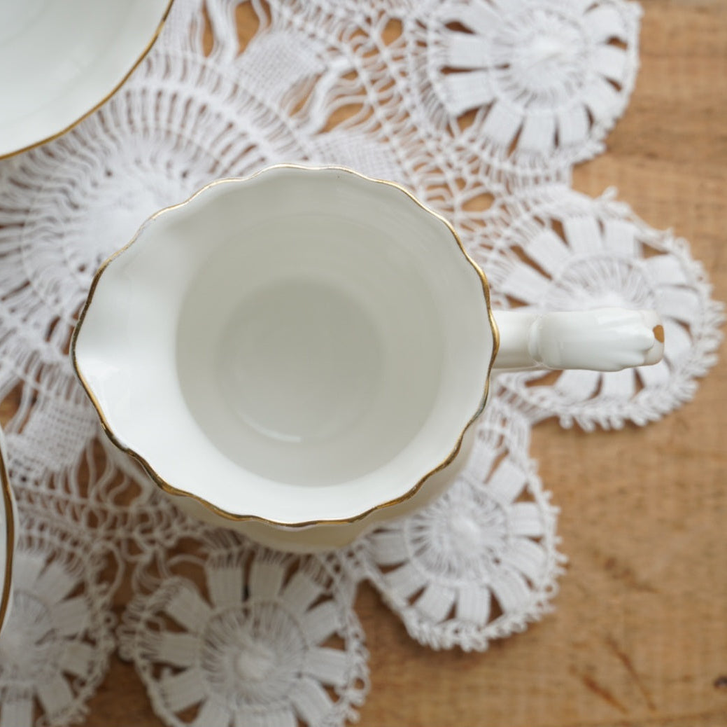 Petit service "Harry" en porcelaine anglaise fleurie et dorée Richmond