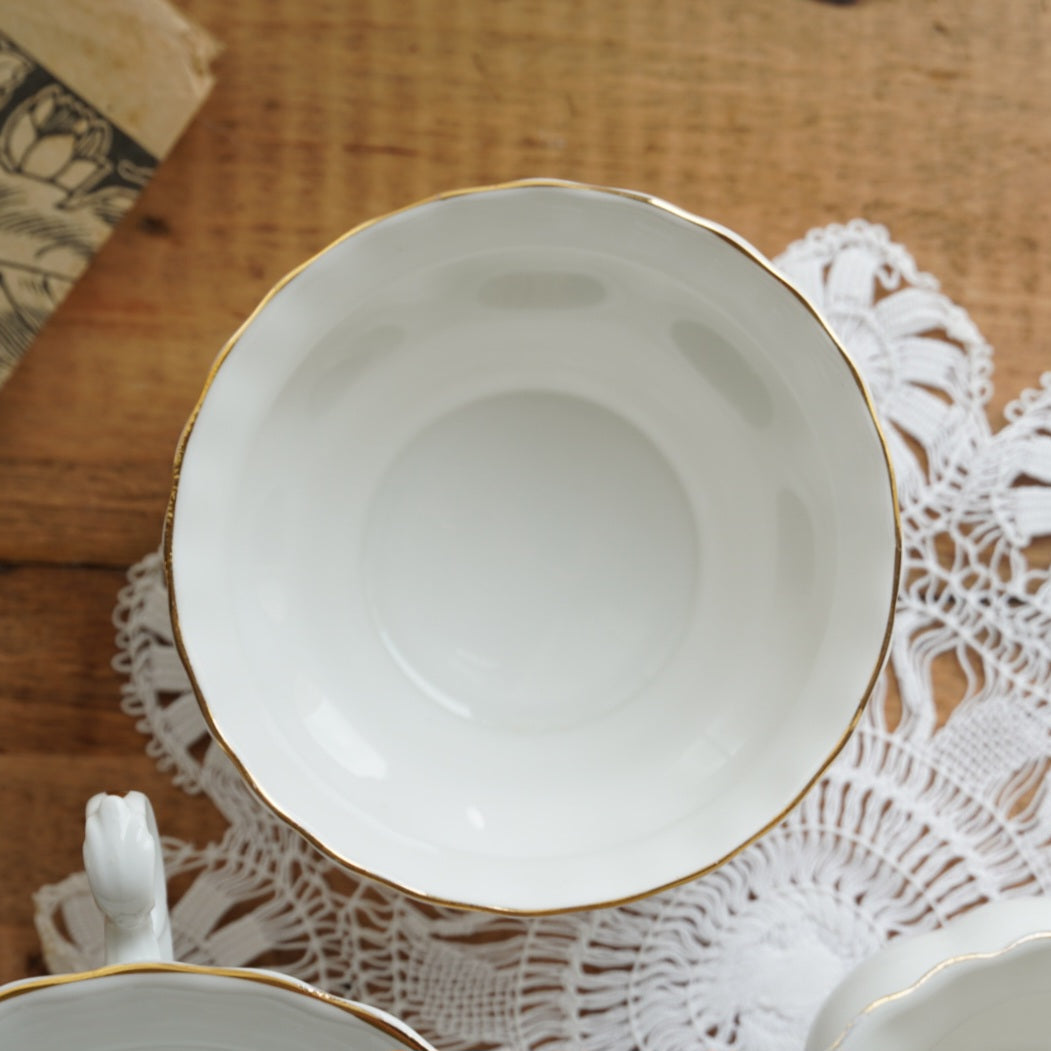 Petit service "Harry" en porcelaine anglaise fleurie et dorée Richmond
