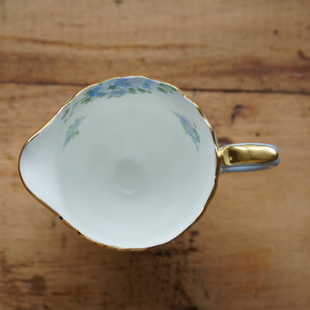 Service à thé "Merry" en porcelaine anglaise fleurie bleutée et dorée Crown Staffordshire