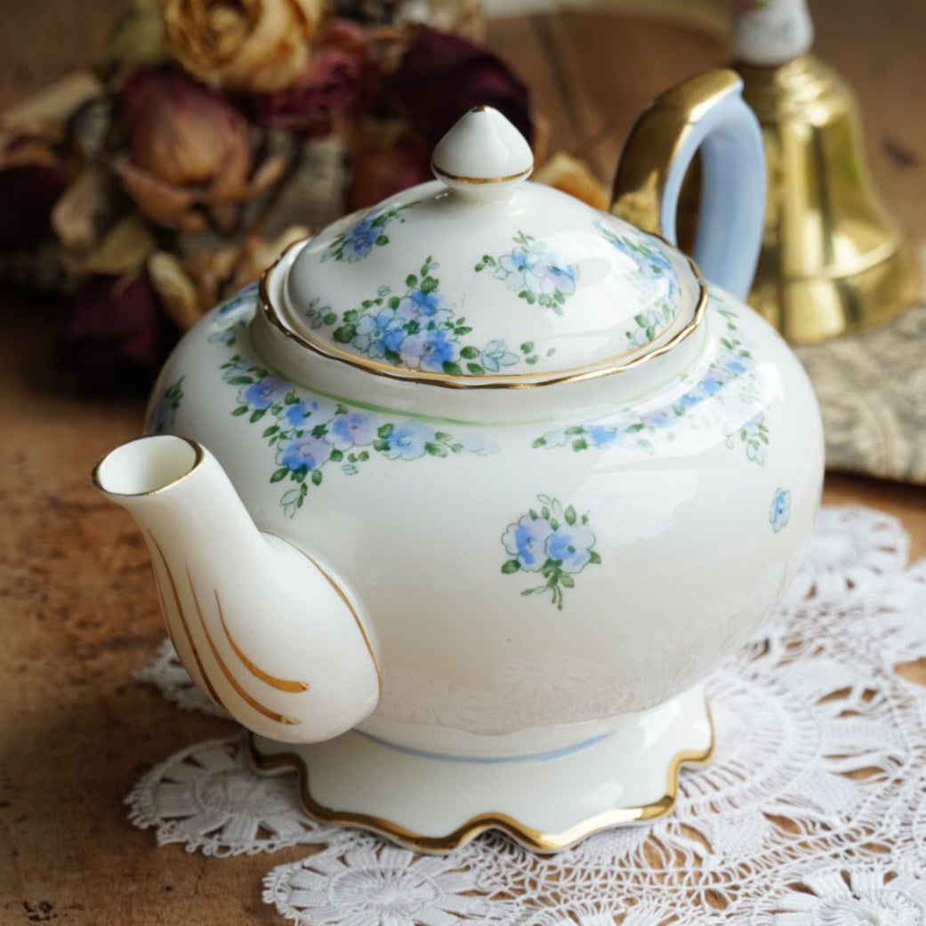 Service à thé "Merry" en porcelaine anglaise fleurie bleutée et dorée Crown Staffordshire