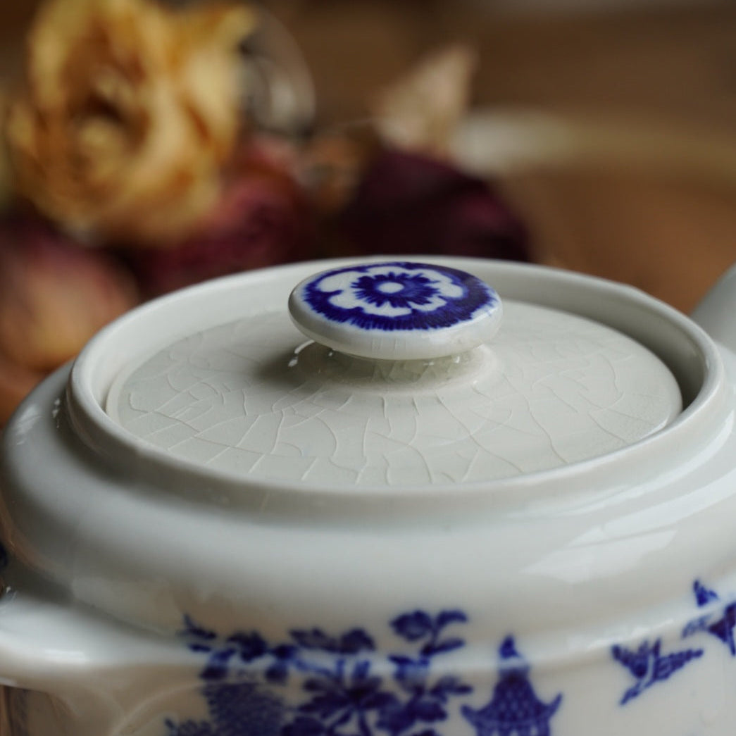 Théière "Bonnie" en céramique anglaise aux motifs bleutés Olde Alton Ware