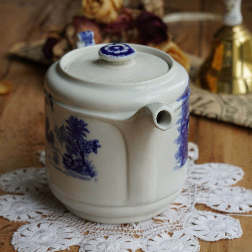 Théière "Bonnie" en céramique anglaise aux motifs bleutés Olde Alton Ware