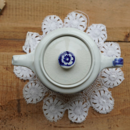 Théière "Bonnie" en céramique anglaise aux motifs bleutés Olde Alton Ware