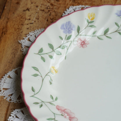 Tasse "Amy" et son assiette à gâteau en céramique anglaise fleurie Johnson Brothers modèle Summer Chintz