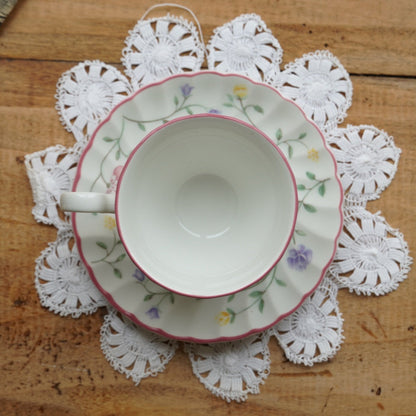Tasse "Amy" en céramique anglaise fleurie Johnson Brothers modèle Summer Chintz