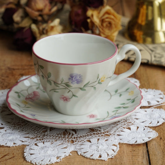 Tasse "Amy" en céramique anglaise fleurie Johnson Brothers modèle Summer Chintz