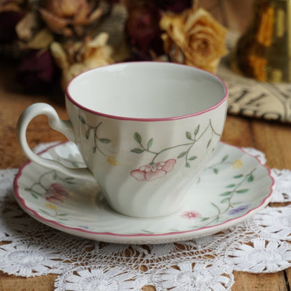 Tasse "Amy" en céramique anglaise fleurie Johnson Brothers modèle Summer Chintz